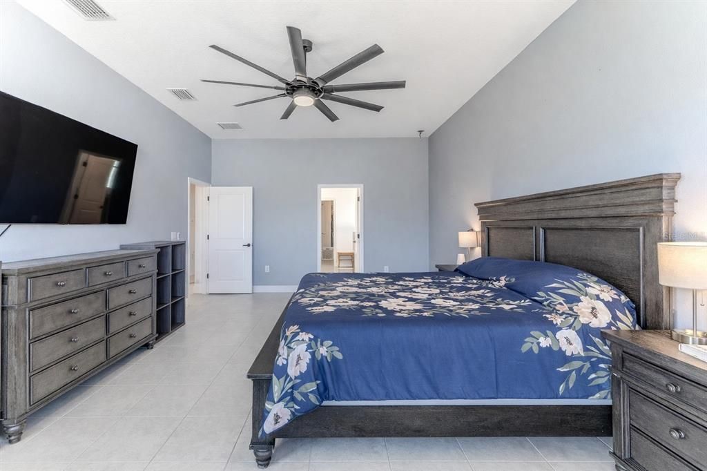 For Sale: $689,900 (5 beds, 4 baths, 3774 Square Feet)