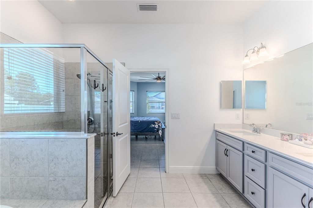 For Sale: $689,900 (5 beds, 4 baths, 3774 Square Feet)