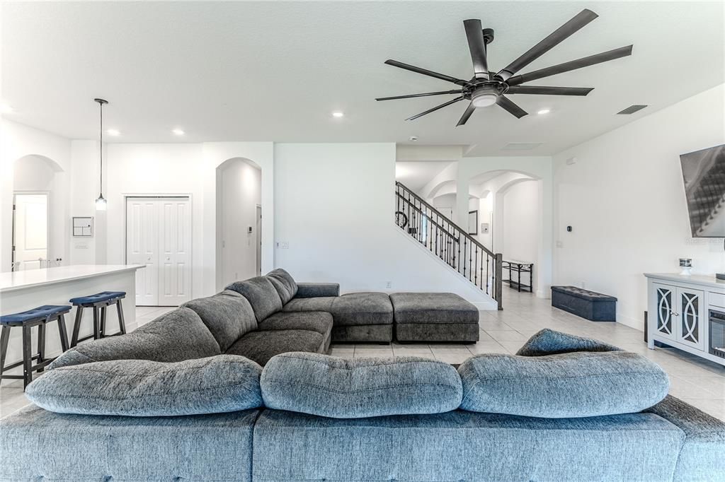 For Sale: $689,900 (5 beds, 4 baths, 3774 Square Feet)