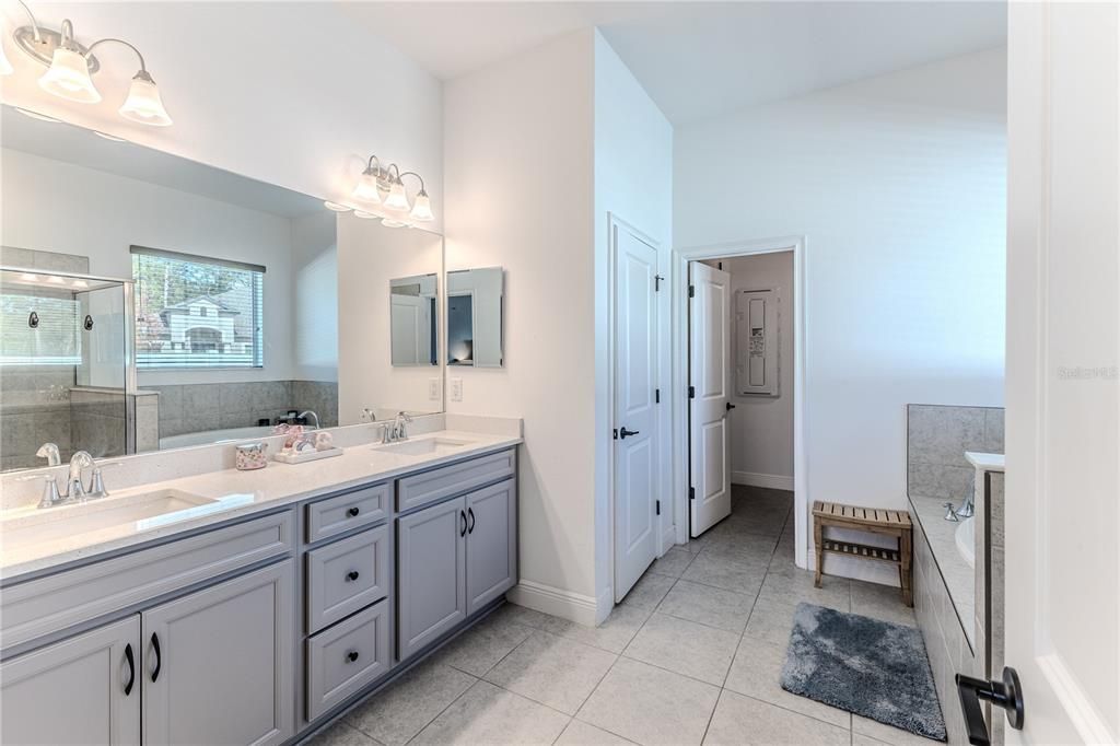 For Sale: $689,900 (5 beds, 4 baths, 3774 Square Feet)