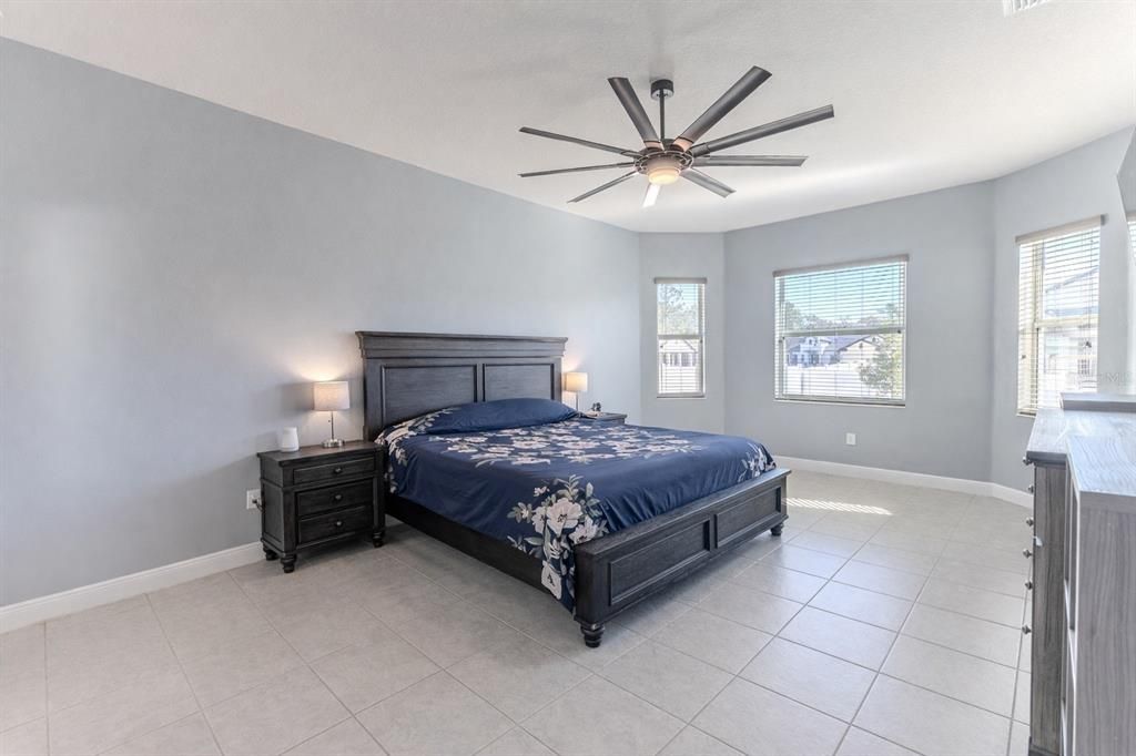 For Sale: $689,900 (5 beds, 4 baths, 3774 Square Feet)