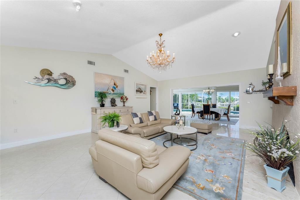 For Sale: $729,000 (2 beds, 2 baths, 2366 Square Feet)