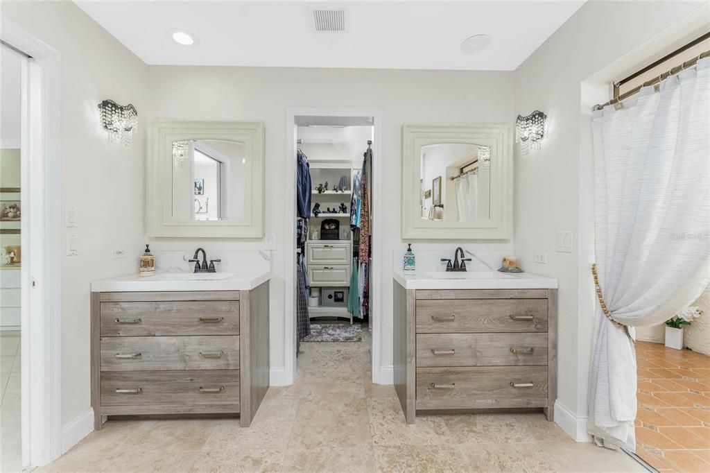 For Sale: $729,000 (2 beds, 2 baths, 2366 Square Feet)