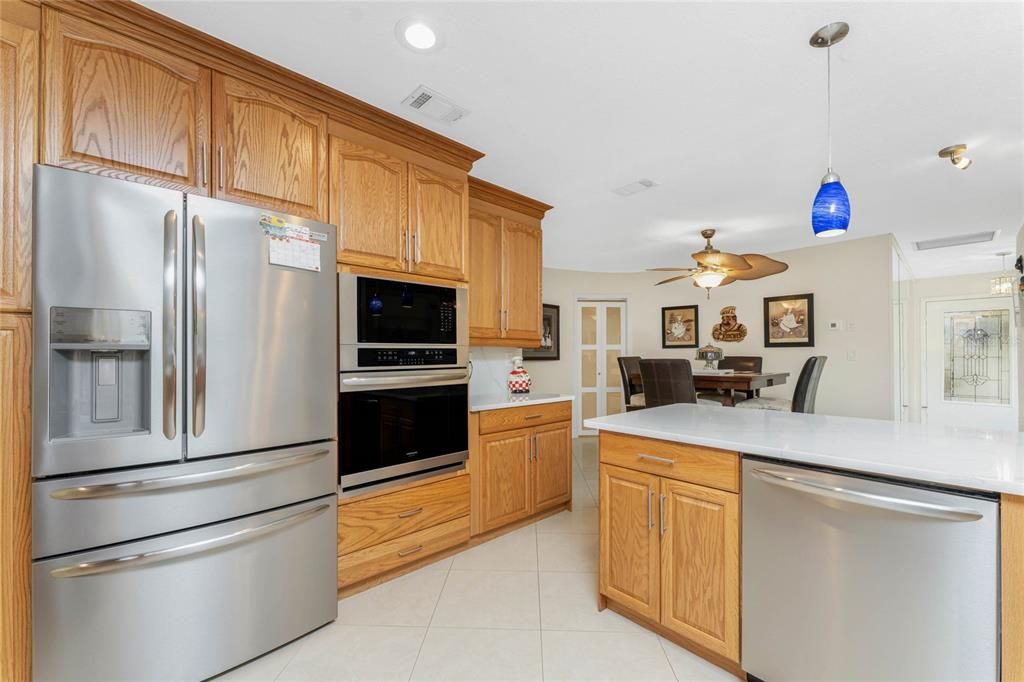 For Sale: $729,000 (2 beds, 2 baths, 2366 Square Feet)