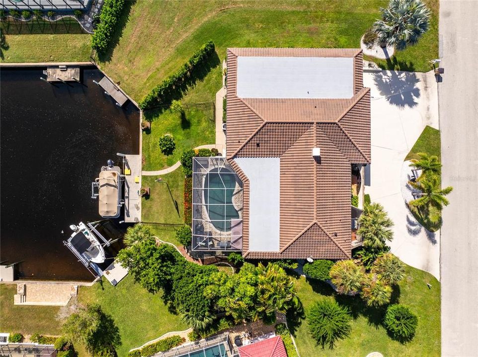 For Sale: $729,000 (2 beds, 2 baths, 2366 Square Feet)