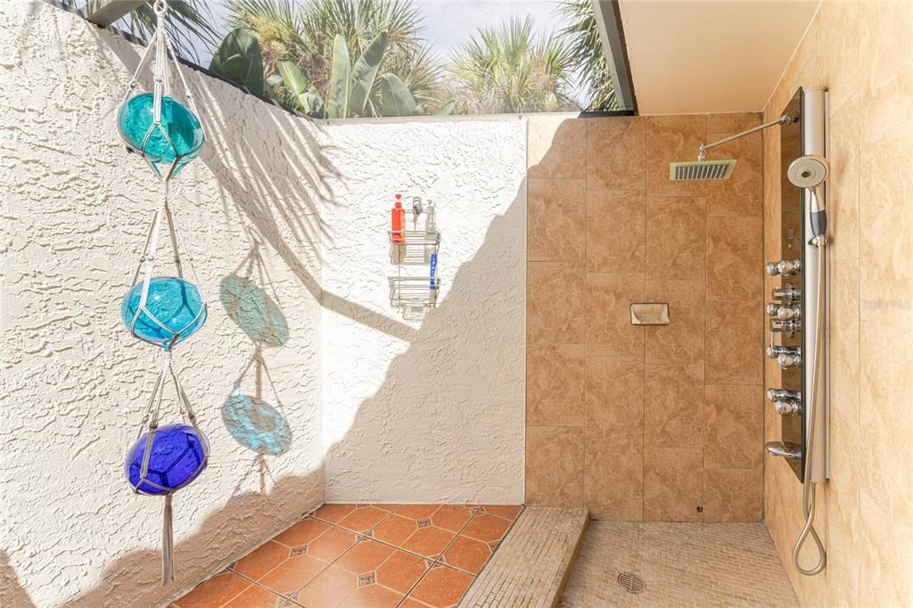 For Sale: $729,000 (2 beds, 2 baths, 2366 Square Feet)