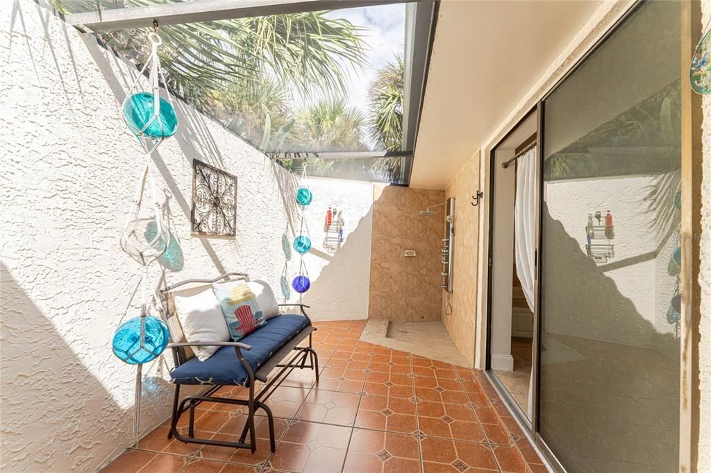 For Sale: $729,000 (2 beds, 2 baths, 2366 Square Feet)