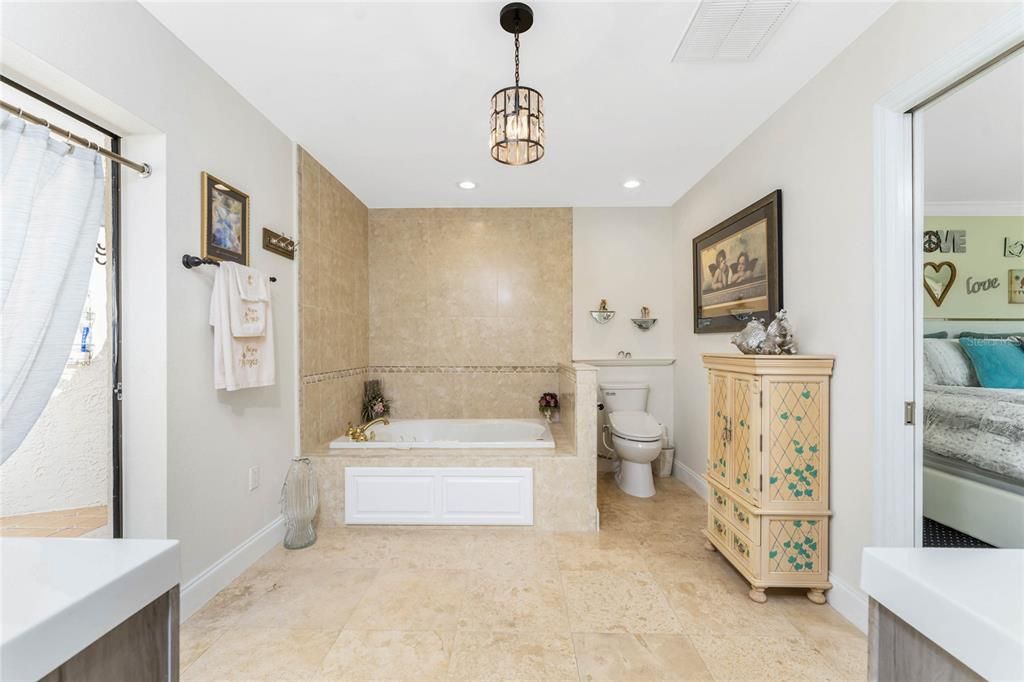 For Sale: $729,000 (2 beds, 2 baths, 2366 Square Feet)