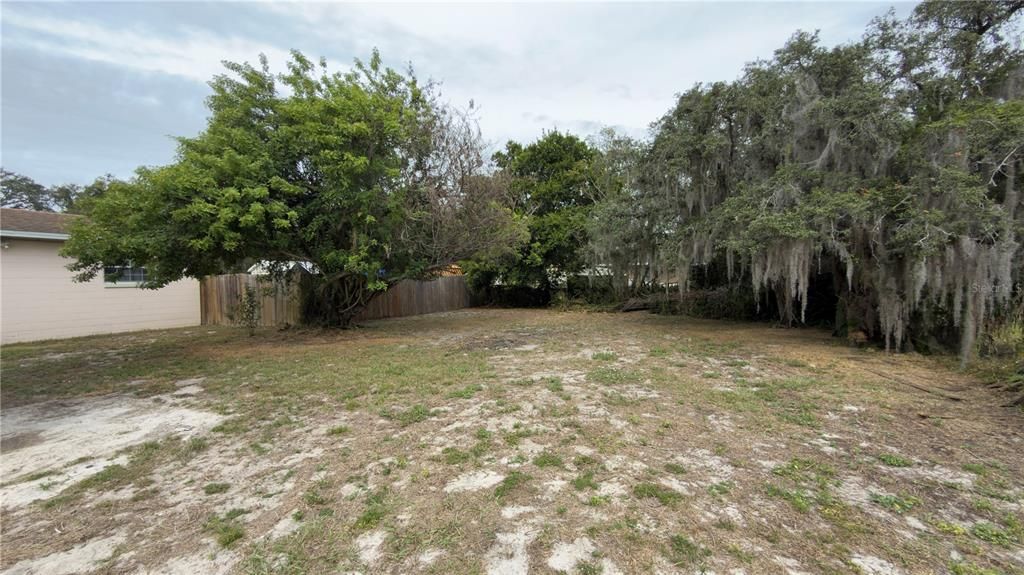 For Sale: $130,000 (2 beds, 1 baths, 600 Square Feet)