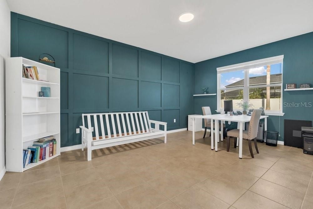 For Sale: $925,000 (6 beds, 4 baths, 4204 Square Feet)