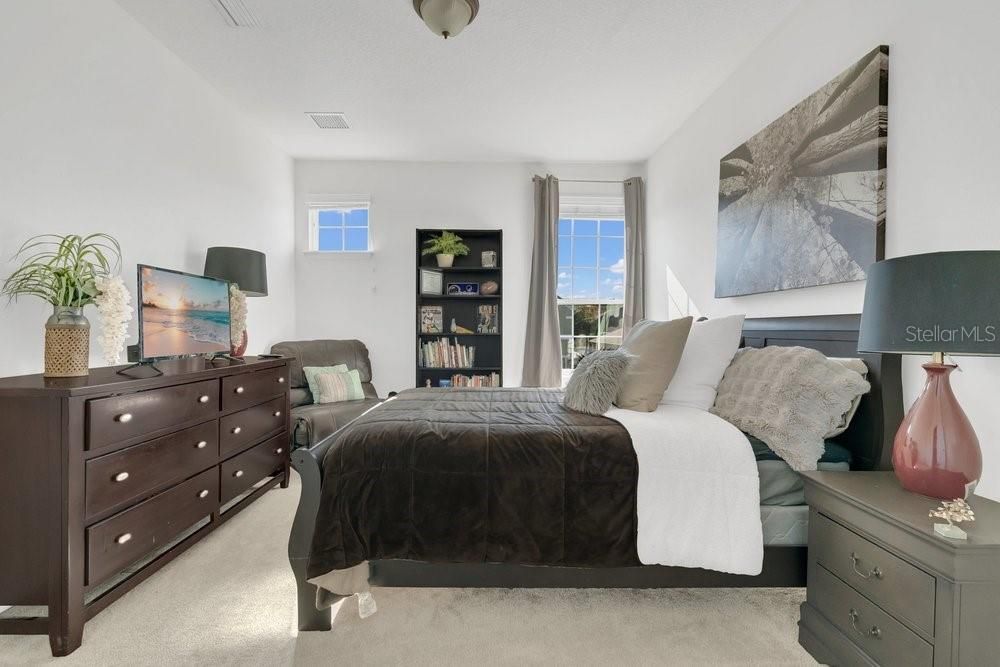 For Sale: $925,000 (6 beds, 4 baths, 4204 Square Feet)