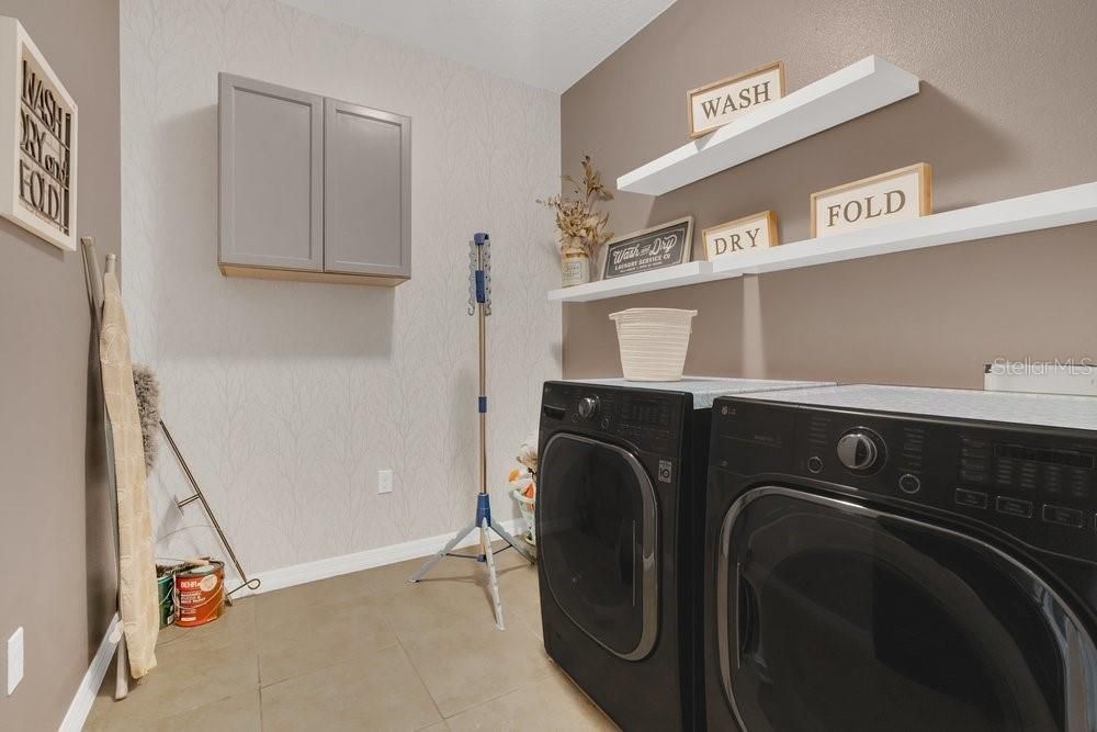 For Sale: $925,000 (6 beds, 4 baths, 4204 Square Feet)