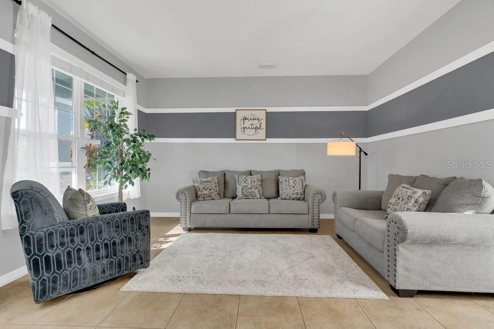 For Sale: $925,000 (6 beds, 4 baths, 4204 Square Feet)