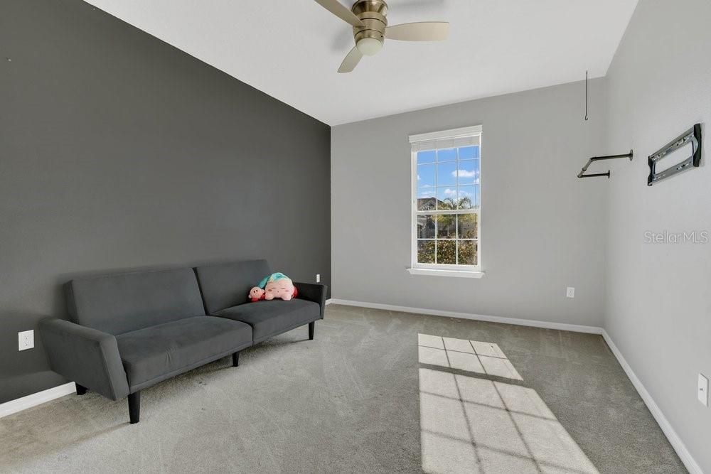 For Sale: $925,000 (6 beds, 4 baths, 4204 Square Feet)