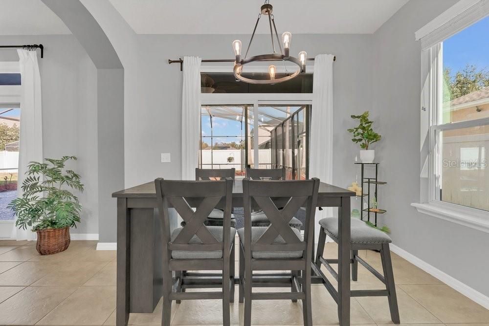 For Sale: $925,000 (6 beds, 4 baths, 4204 Square Feet)