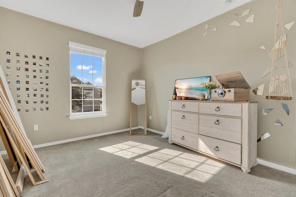 For Sale: $925,000 (6 beds, 4 baths, 4204 Square Feet)