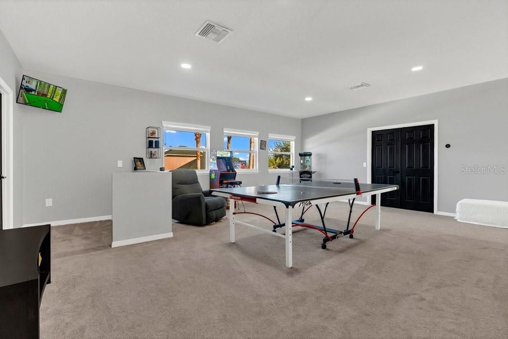 For Sale: $925,000 (6 beds, 4 baths, 4204 Square Feet)