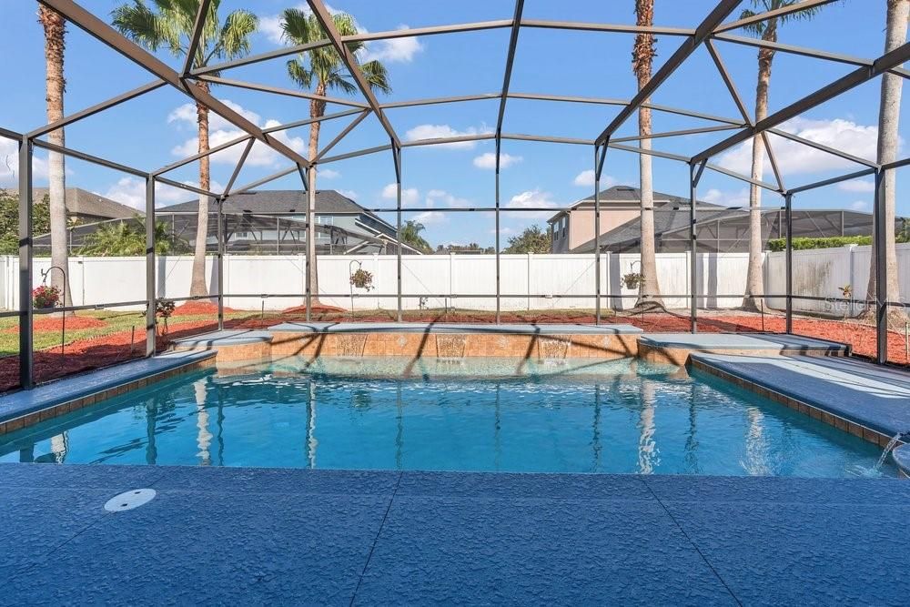 For Sale: $925,000 (6 beds, 4 baths, 4204 Square Feet)