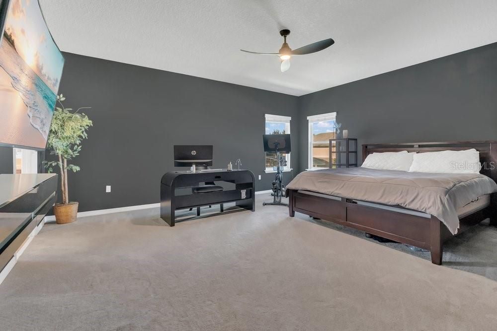 For Sale: $925,000 (6 beds, 4 baths, 4204 Square Feet)