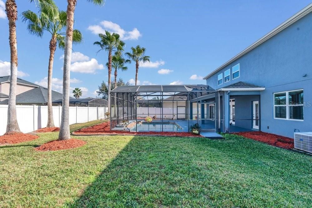 For Sale: $925,000 (6 beds, 4 baths, 4204 Square Feet)