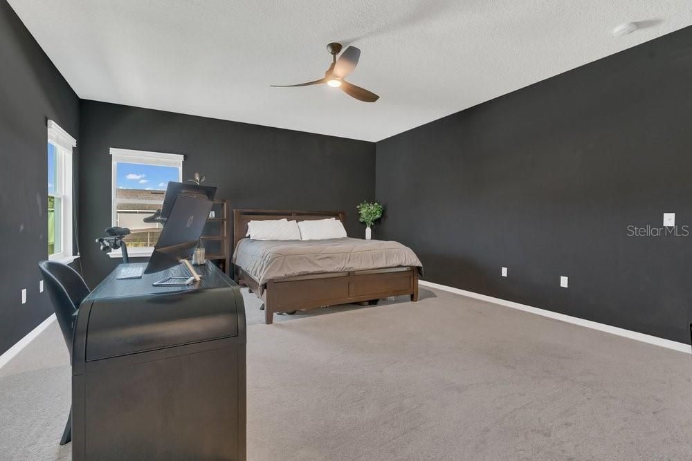 For Sale: $925,000 (6 beds, 4 baths, 4204 Square Feet)