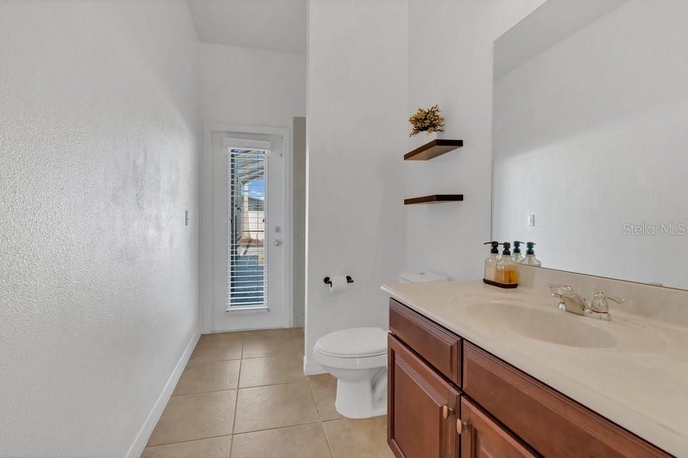 For Sale: $925,000 (6 beds, 4 baths, 4204 Square Feet)