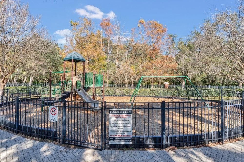 For Sale: $925,000 (6 beds, 4 baths, 4204 Square Feet)