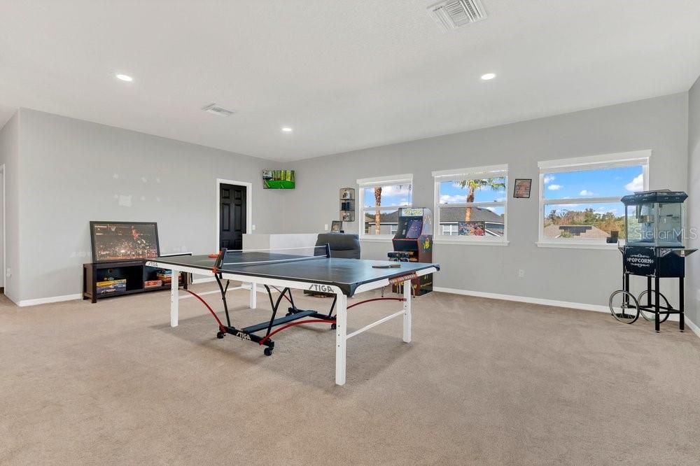 For Sale: $925,000 (6 beds, 4 baths, 4204 Square Feet)