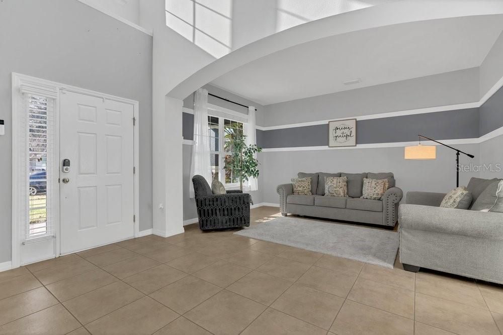 For Sale: $925,000 (6 beds, 4 baths, 4204 Square Feet)