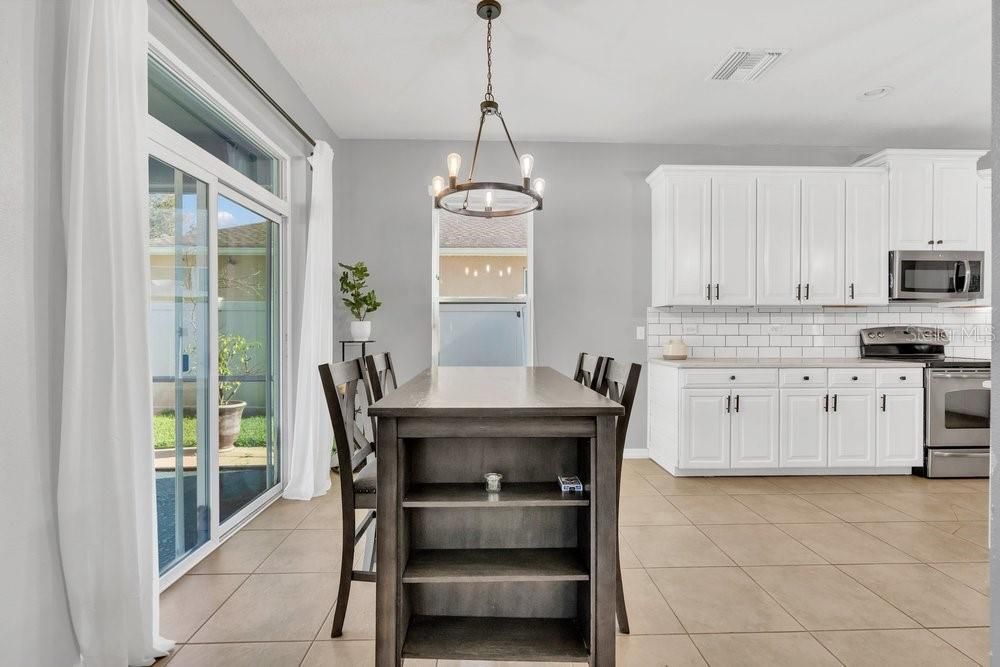 For Sale: $925,000 (6 beds, 4 baths, 4204 Square Feet)