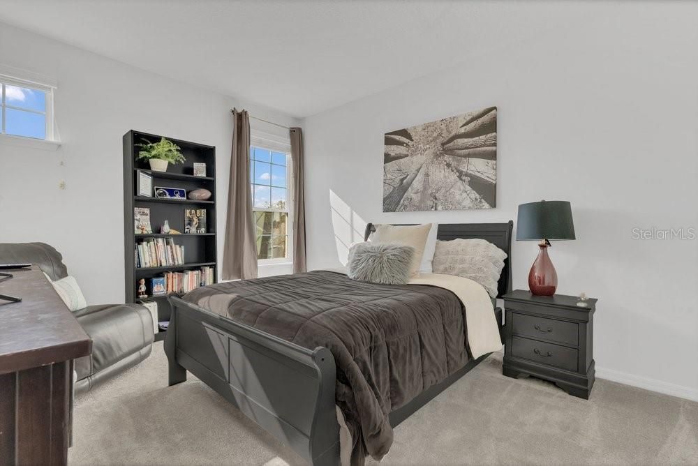 For Sale: $925,000 (6 beds, 4 baths, 4204 Square Feet)