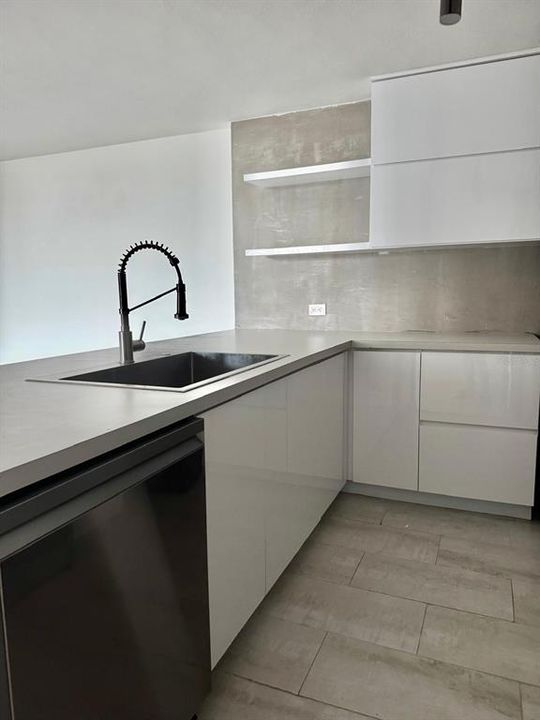 В аренду: $2,100 (4 спален, 2 ванн, 1400 Квадратных фут)