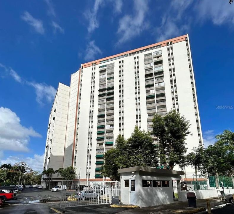 В аренду: $2,100 (4 спален, 2 ванн, 1400 Квадратных фут)