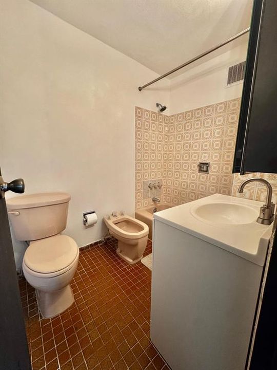 В аренду: $2,100 (4 спален, 2 ванн, 1400 Квадратных фут)