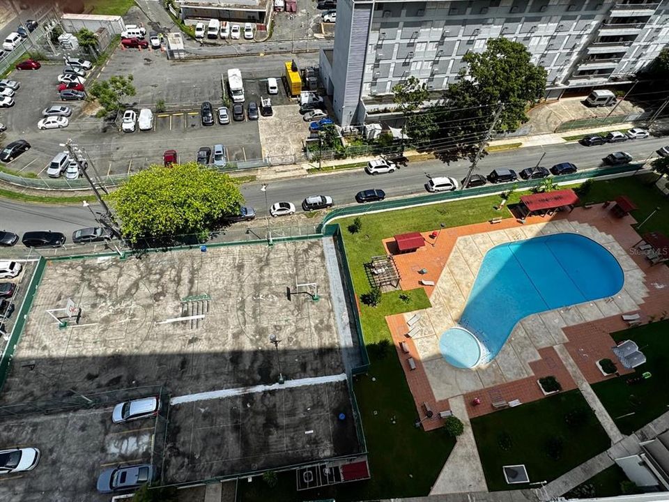 В аренду: $2,100 (4 спален, 2 ванн, 1400 Квадратных фут)