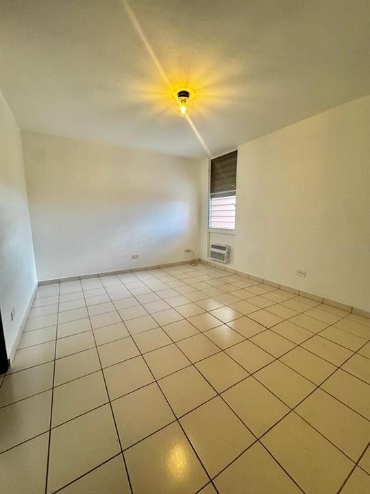 В аренду: $2,100 (4 спален, 2 ванн, 1400 Квадратных фут)