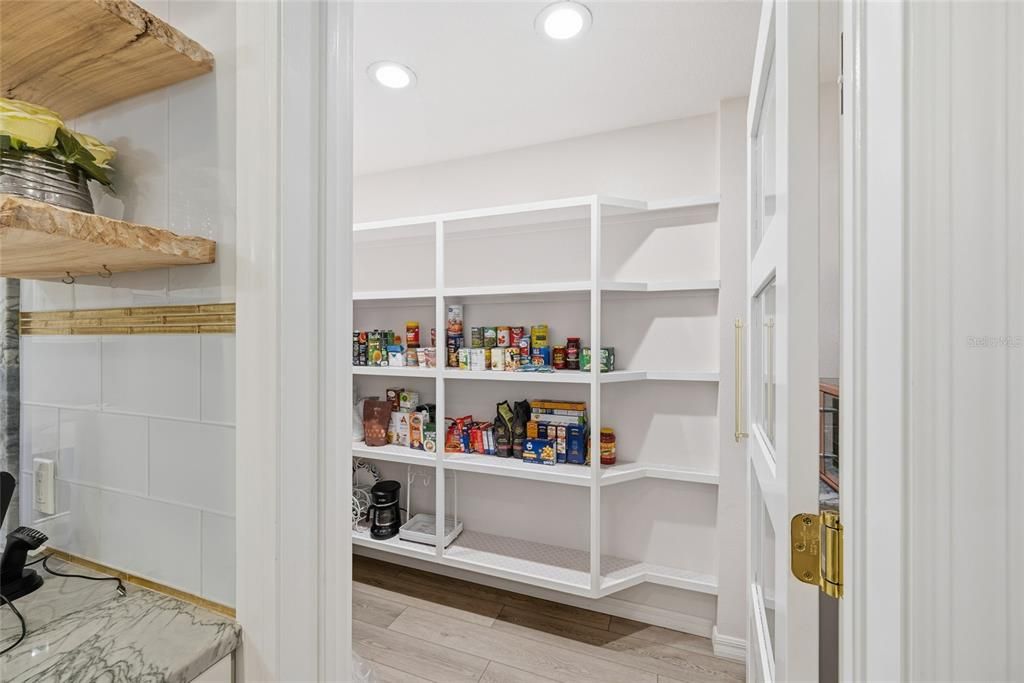 En Venta: $800,000 (3 camas, 2 baños, 3170 Pies cuadrados)