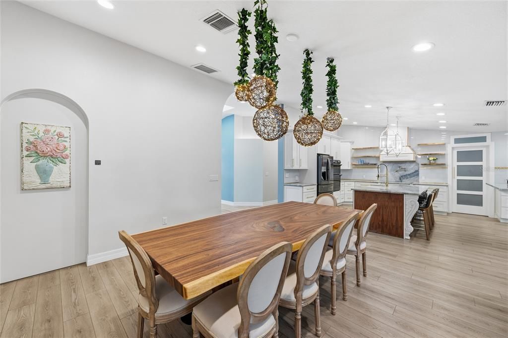 En Venta: $800,000 (3 camas, 2 baños, 3170 Pies cuadrados)