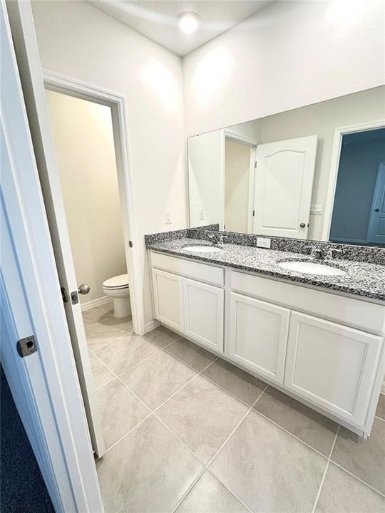 待售: $276,000 (4 贝兹, 2 浴室, 1618 平方英尺)