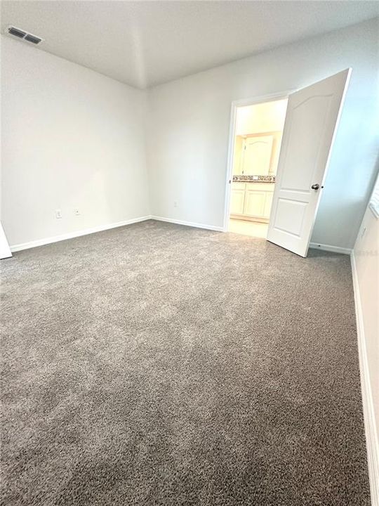 待售: $276,000 (4 贝兹, 2 浴室, 1618 平方英尺)