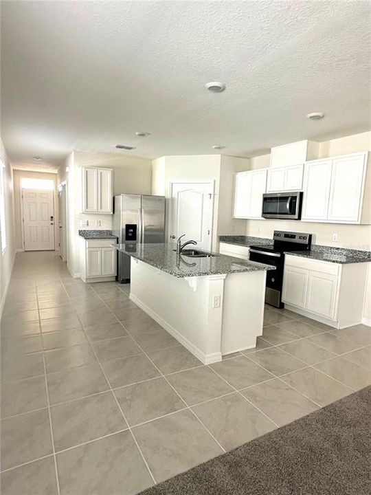 待售: $276,000 (4 贝兹, 2 浴室, 1618 平方英尺)