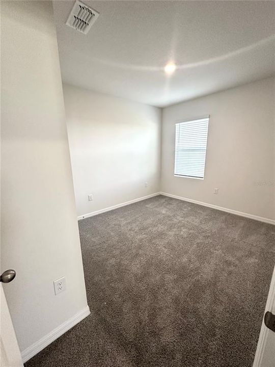 待售: $276,000 (4 贝兹, 2 浴室, 1618 平方英尺)