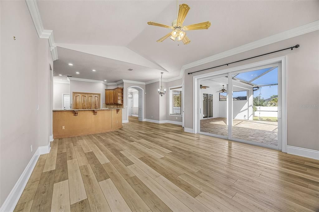 En Venta: $589,999 (4 camas, 3 baños, 2721 Pies cuadrados)