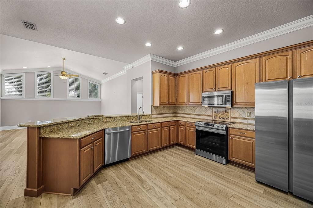 En Venta: $589,999 (4 camas, 3 baños, 2721 Pies cuadrados)