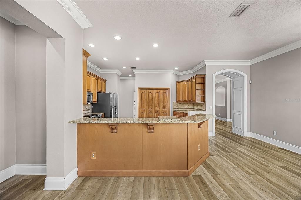 En Venta: $589,999 (4 camas, 3 baños, 2721 Pies cuadrados)