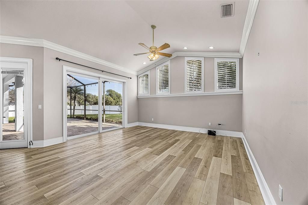 En Venta: $589,999 (4 camas, 3 baños, 2721 Pies cuadrados)