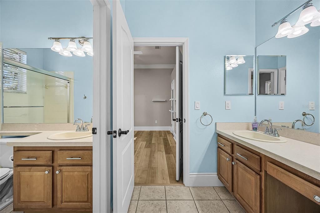 En Venta: $589,999 (4 camas, 3 baños, 2721 Pies cuadrados)