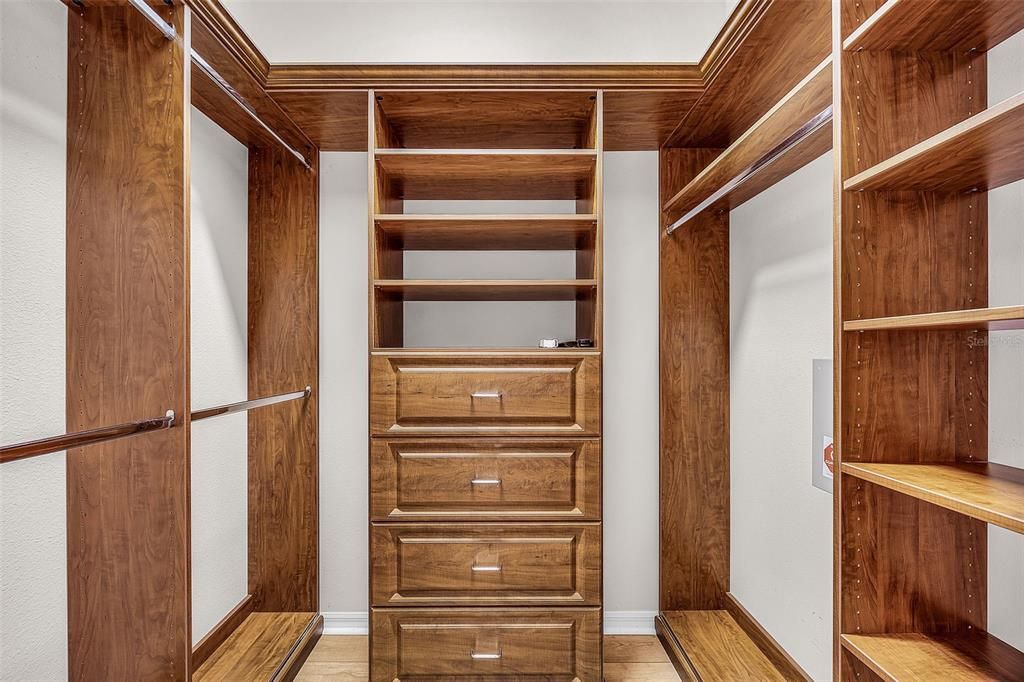 En Venta: $589,999 (4 camas, 3 baños, 2721 Pies cuadrados)