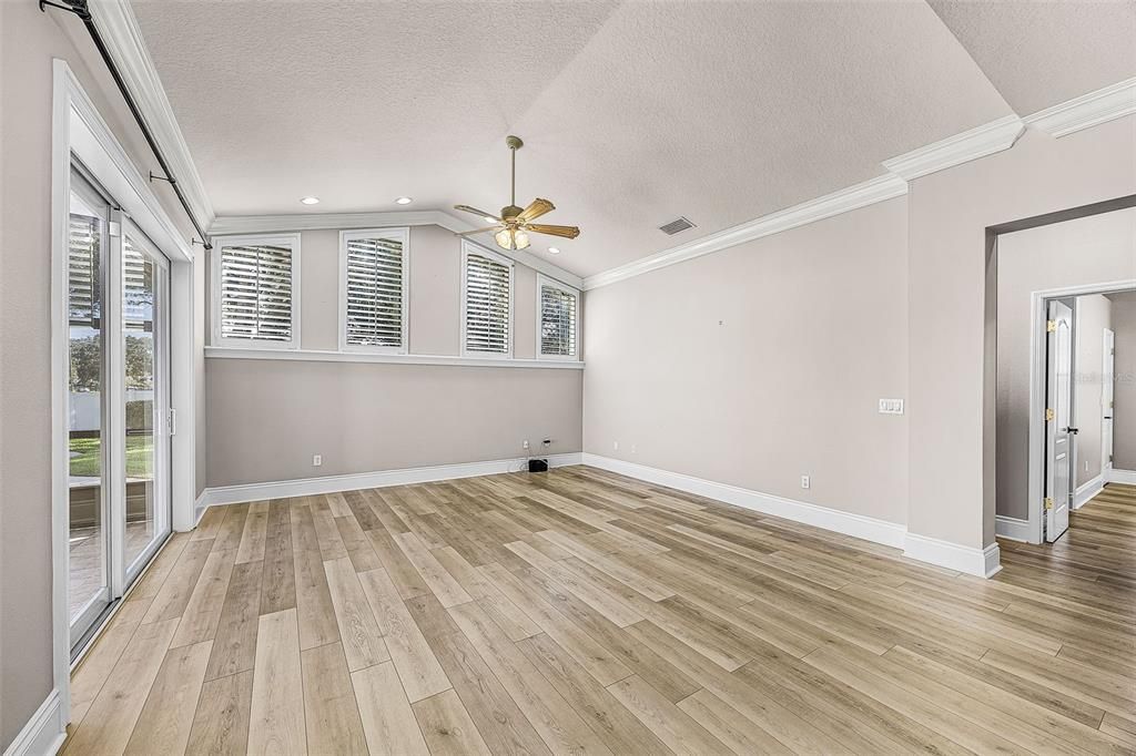 En Venta: $589,999 (4 camas, 3 baños, 2721 Pies cuadrados)