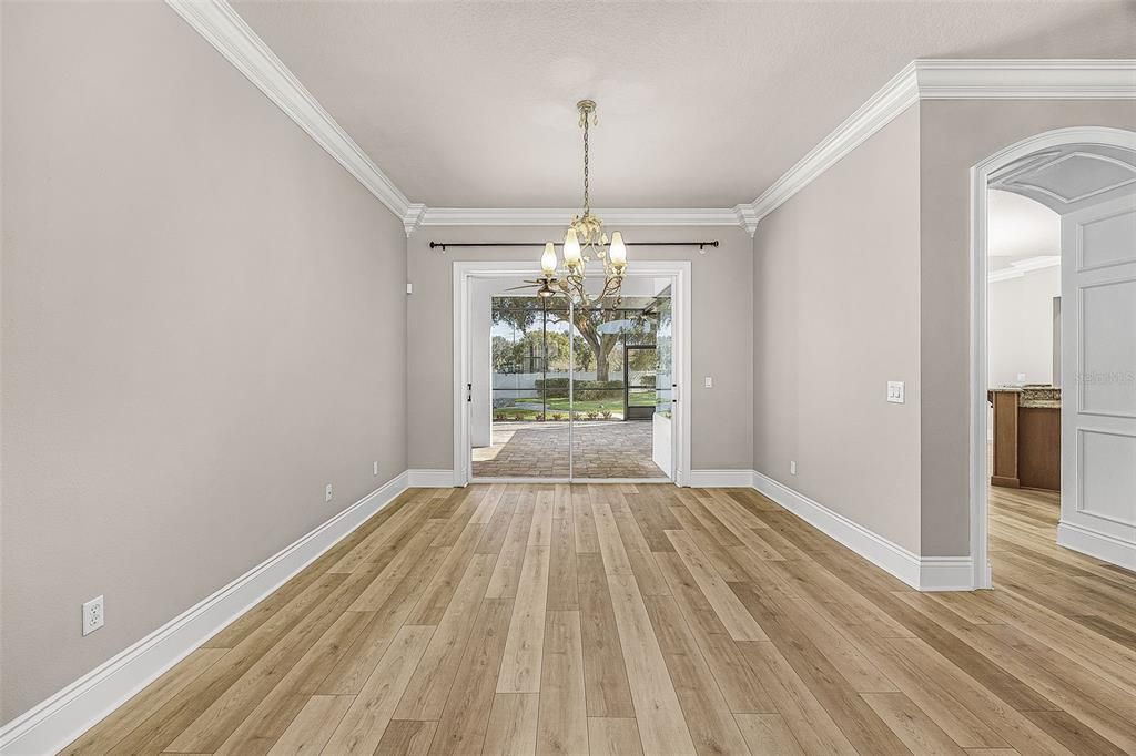 En Venta: $589,999 (4 camas, 3 baños, 2721 Pies cuadrados)